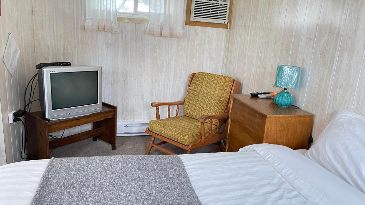 Rachel'S Motel And Cottages Surrey Екстер'єр фото