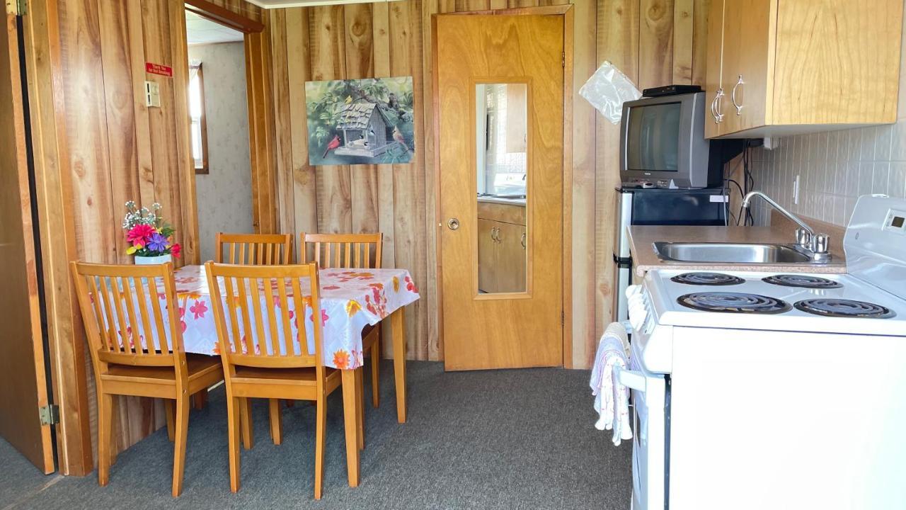 Rachel'S Motel And Cottages Surrey Екстер'єр фото