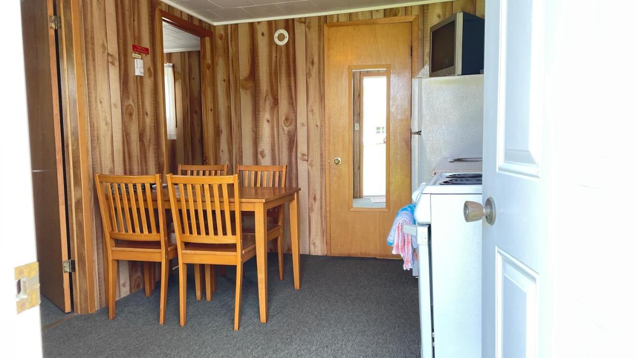 Rachel'S Motel And Cottages Surrey Екстер'єр фото