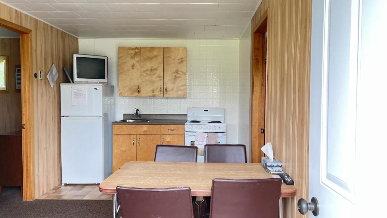 Rachel'S Motel And Cottages Surrey Екстер'єр фото