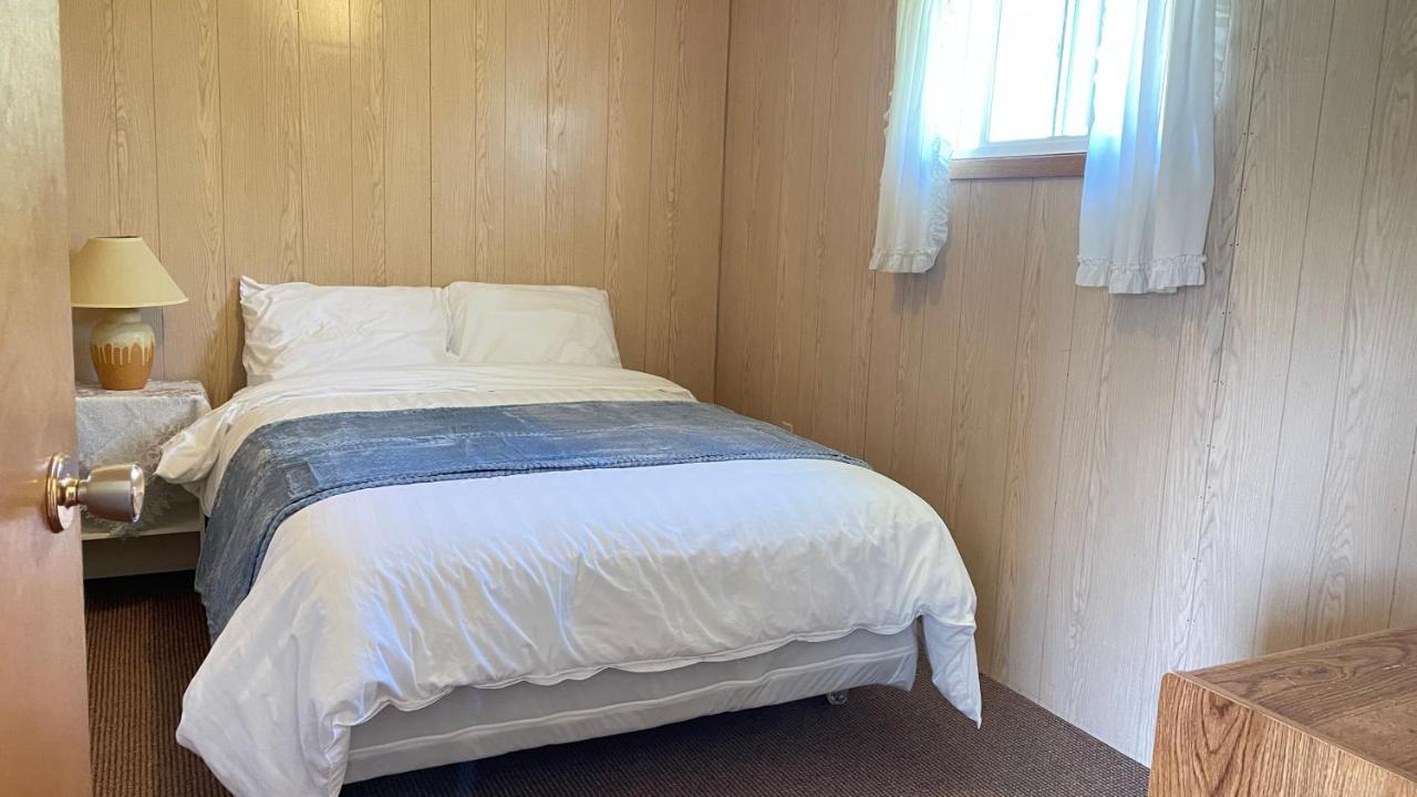 Rachel'S Motel And Cottages Surrey Екстер'єр фото