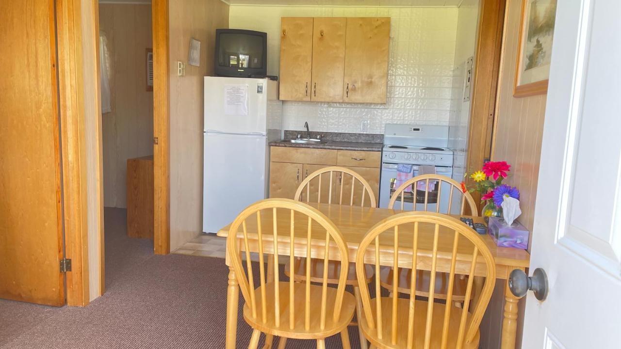 Rachel'S Motel And Cottages Surrey Екстер'єр фото