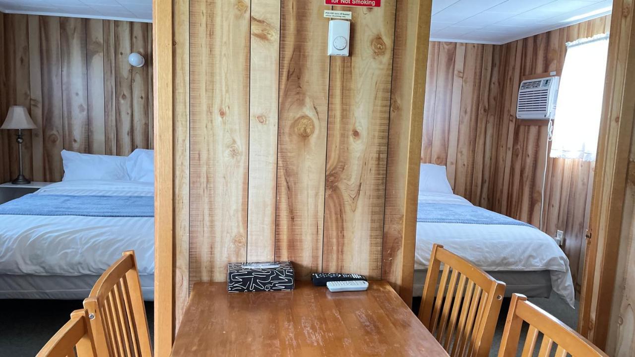 Rachel'S Motel And Cottages Surrey Екстер'єр фото