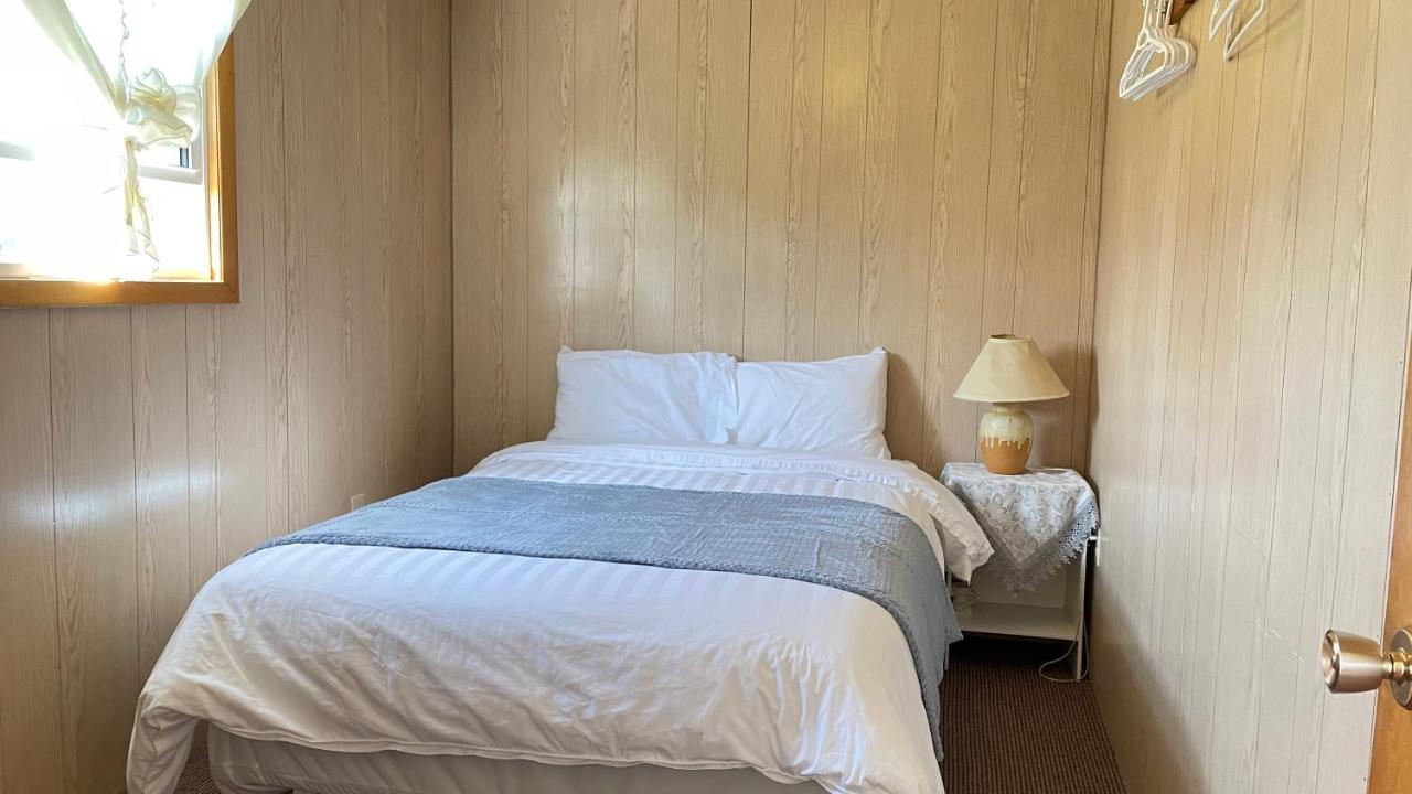 Rachel'S Motel And Cottages Surrey Екстер'єр фото
