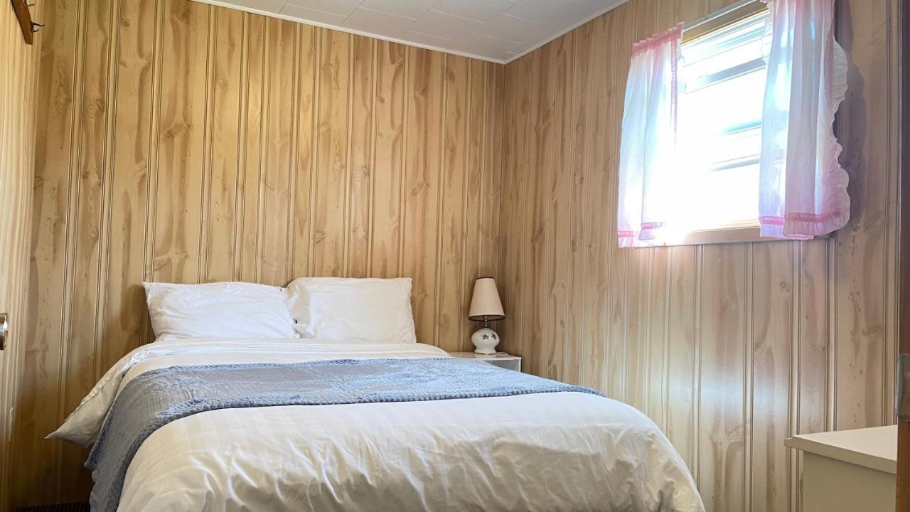 Rachel'S Motel And Cottages Surrey Екстер'єр фото
