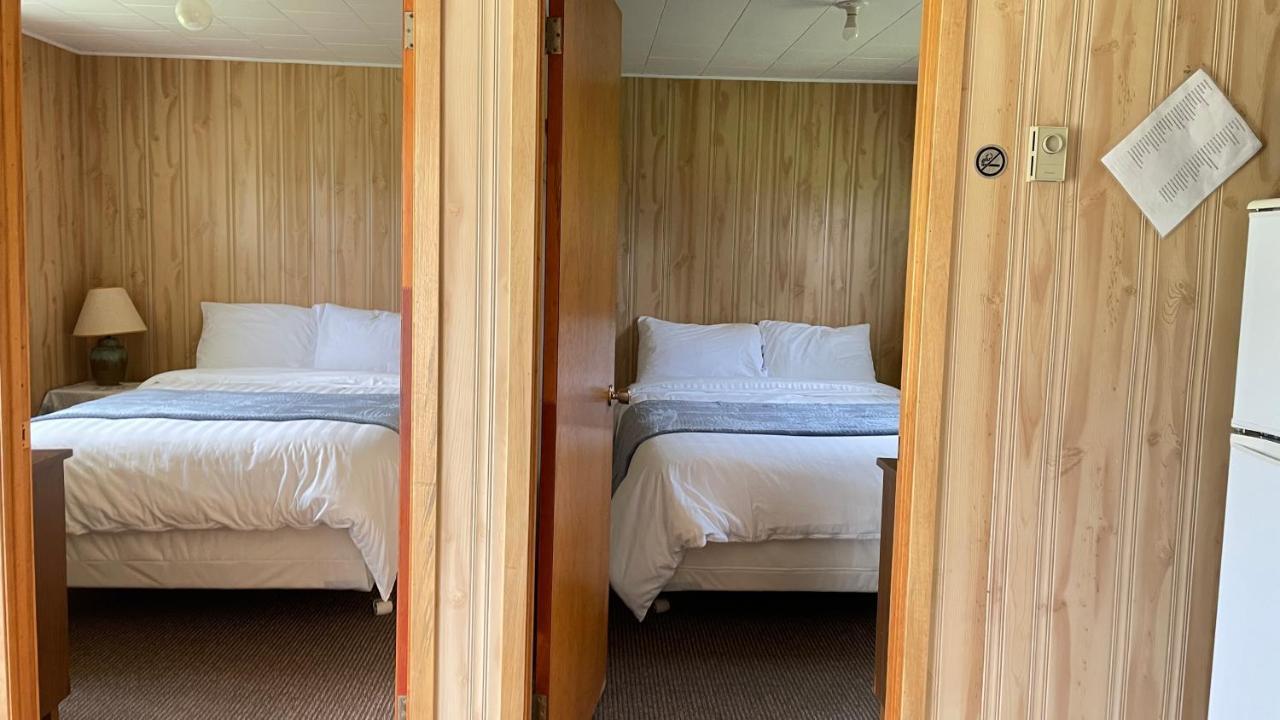 Rachel'S Motel And Cottages Surrey Екстер'єр фото